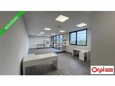location bureaux 67 m²