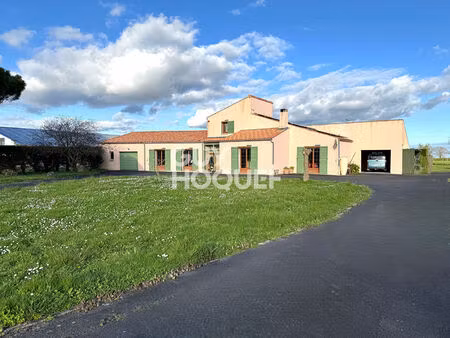 maison spacieuse à vendre à charron - exclusivité guy hoquet