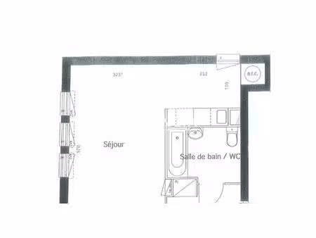 à vendre – un studio avec cave et place de parking