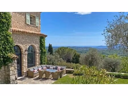 maison de 8 pièces de luxe en location à châteauneuf-grasse  france