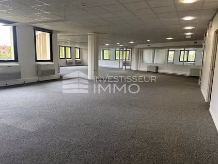 location bureaux 786 m²