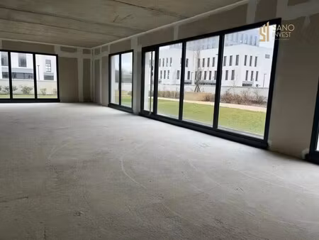 location commerce 94 m²