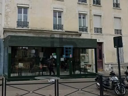 location commerce 117 m²