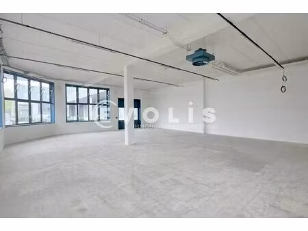 location local d'activités 217 m²