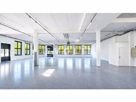 location local d'activités 550 m²