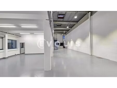 location local d'activités 639 m²