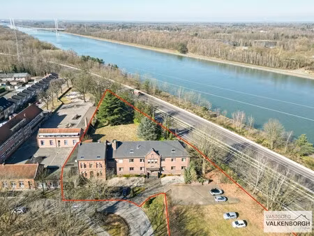 commercieel te koop in diepenbeek met 20 slaapkamers