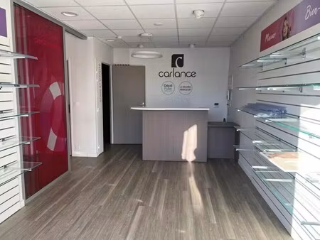 location commerce 120 m²