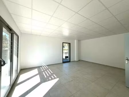 location commerce 32 m²