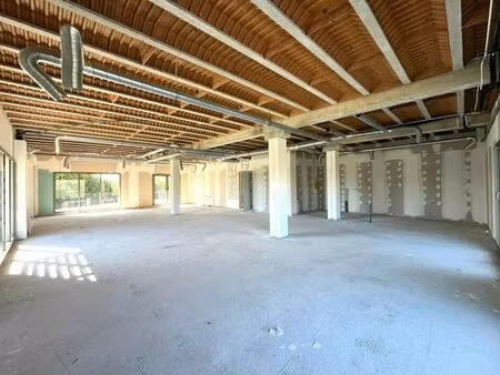 location commerce lorgues 83510 152m²