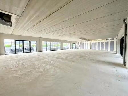 location commerce 170 m²