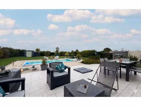 doué en anjou - maison 140.7m² - terrain 1000m² - 6 pièces