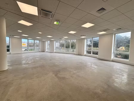 location locaux professionnels 0 pièces 170 m² à guyancourt (78280)  1 700 €