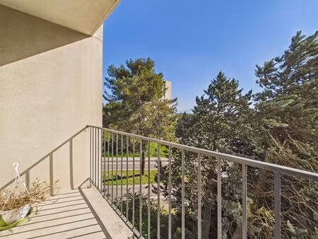 appartement t3 de 66 90 m² avec balcon / ascenceur / environnement calme