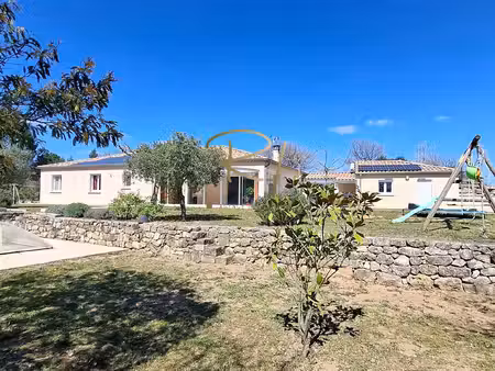sud ardèche maison familiale 6 chambres avec piscine  terrain 1500 m2  dépendance et fort.