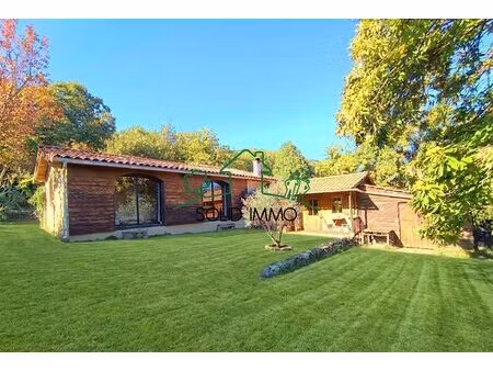 bastide de pierre et de bois d'une superficie de 92 m2 + gîte indépendant