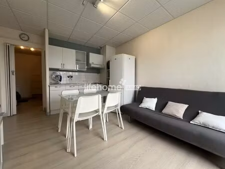 découvrez ce studio entièrement meublé  stationnement privé