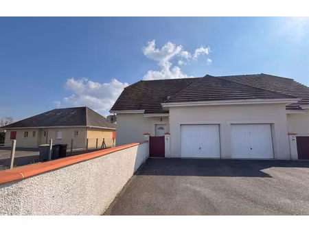location maison 4 pièces 91m2 lescar 64230 - 1200 € - surface privée
