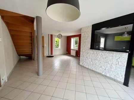 location maison piscine à saint-fulgent (85250) : à louer piscine / 105m² saint-fulgent