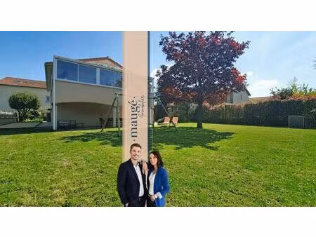 maison - 4 chambres - sous-sol complet - buanderie - véranda - balcon - jardin - proches c