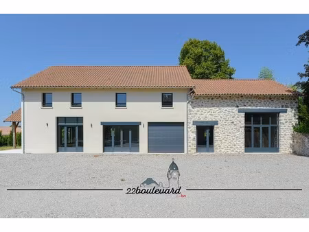 maison 8 pièces - 219 m²