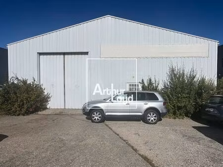 location local d'activités 250 m²