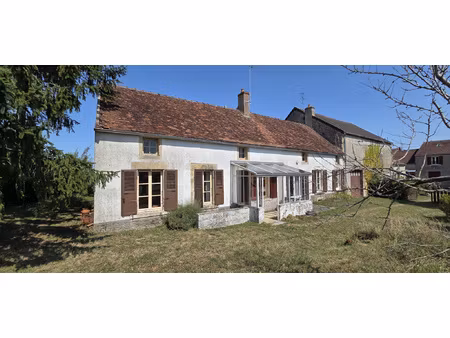 ancienne ferme avec nombreuses dépendances et plus de 3 000