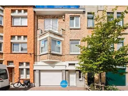 karaktervolle instapklare woning met bloeiende stadstuin