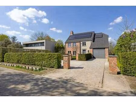 charmante maison de style presbytère sur un vaste terrain av