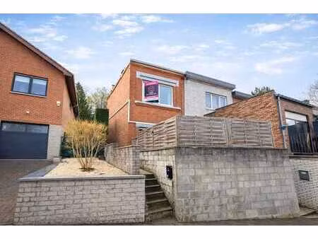 maison 3 façades située sur les hauteurs de la chatqueue