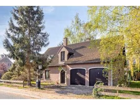 villa  4 chambres  2 sdb  2 garages  jardin orienté s-so