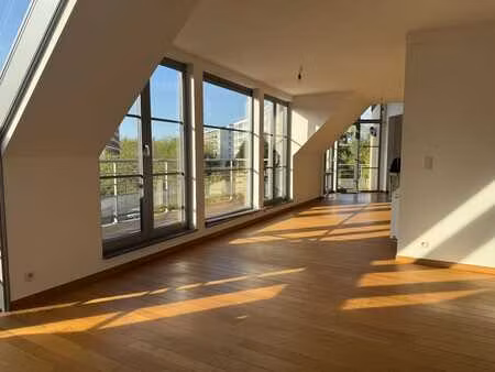 duplex 2ch lumineux de 159 m² avec terrasse et garage