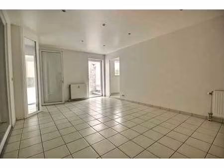 spacieux rez-de-chaussée de 125 m² avec terrasse- centre de