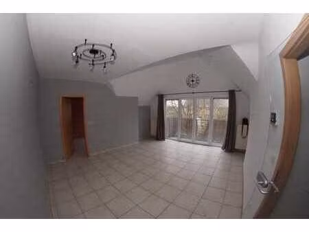 appart. 1ch  séjour + terrasse  cuis. éq  sdb + garage box