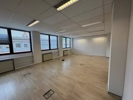 globe village - bureau à louer