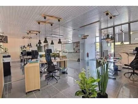 surface commerciale 240m² dans zoning commercial