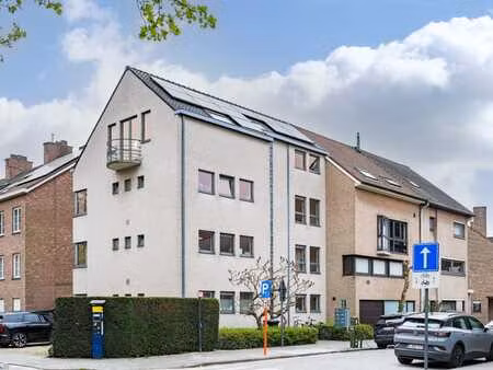 zeldzaam aanbod - 9 studio’s en 1 appartement op een stra...