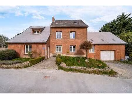 villa avec garage et emplacement de parking