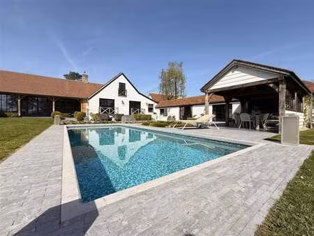 l'exception dans un écrin de verdure