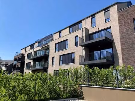 superbe appartement 2 chambres avec terrasse et jardin.