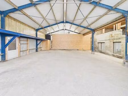 entrepôt de 650 m² avec possibilité de logement