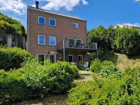 bouillon : sur les hauteurs : spacieuse maison  4ch  2sdb.