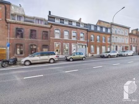 immeuble 2 logements + rez commercial en ordre urbanistique.