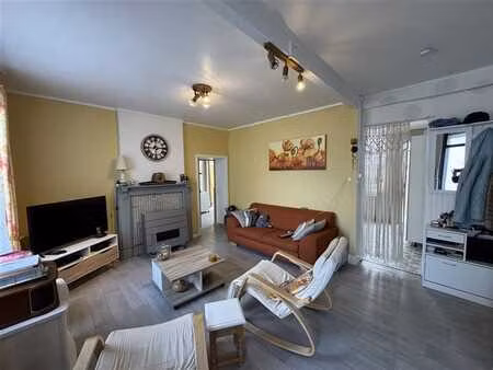 immeuble actuellement divisé physiquement en 2 habitations