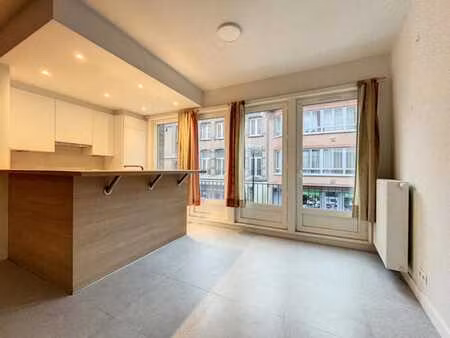 appartement 1 chambre avec terrasse au centre ville de tourn