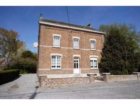 maison 4 façades à vendre à héron!