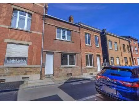 maison 2 chambres à rénover  avec terrasse couverte et jardi