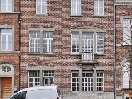 maison de caractère avec jardin au centre de visé
