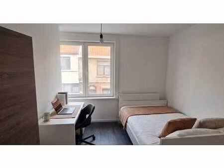 appartement 3 chambres lumineux à charleroi