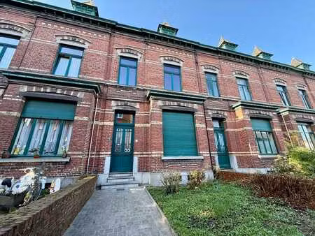 charmante maison de maître proposant de beaux volumes